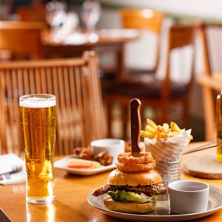 Ibis Budget London Heathrow Central Cranford 외부 사진