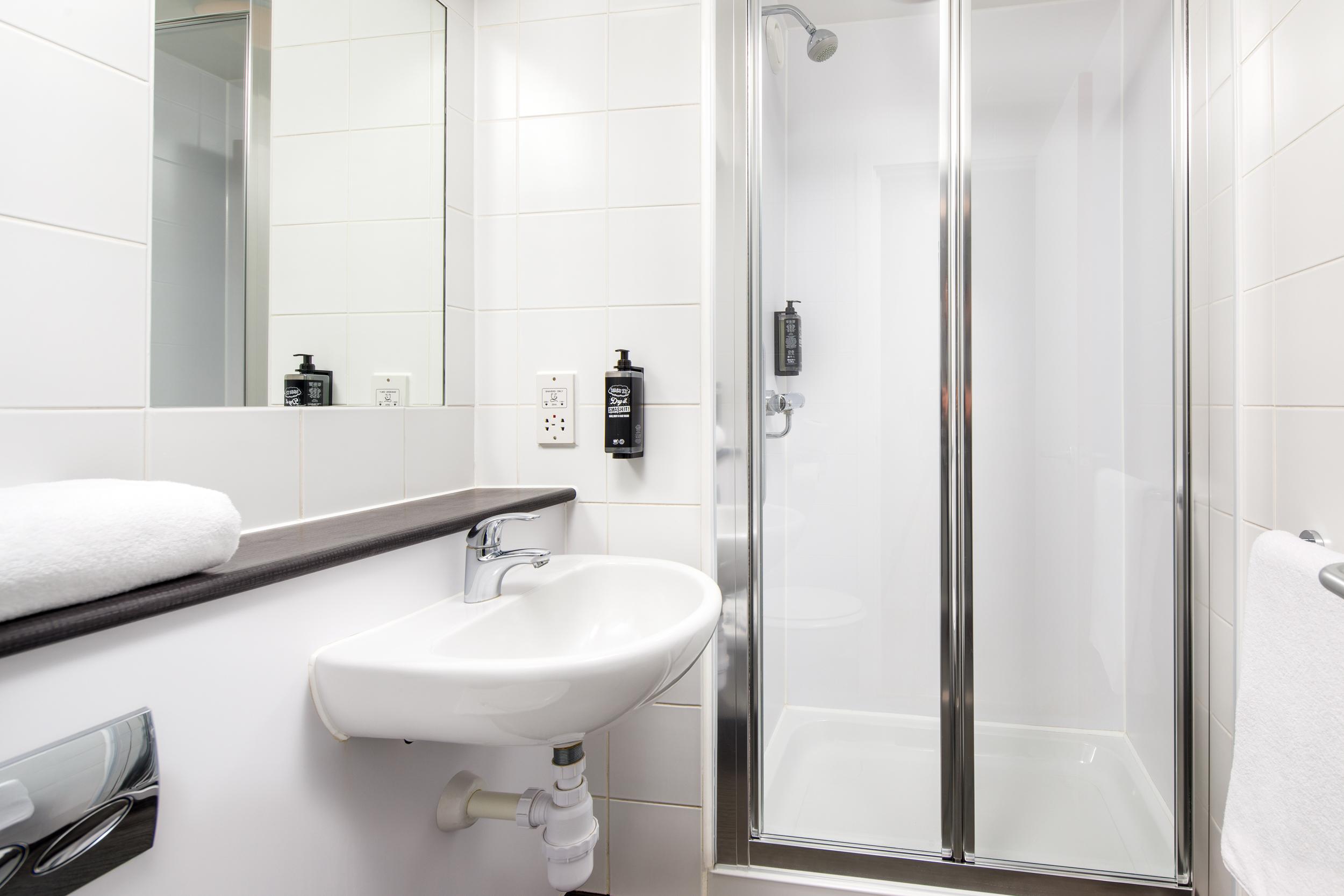 Ibis Budget London Heathrow Central Cranford 외부 사진