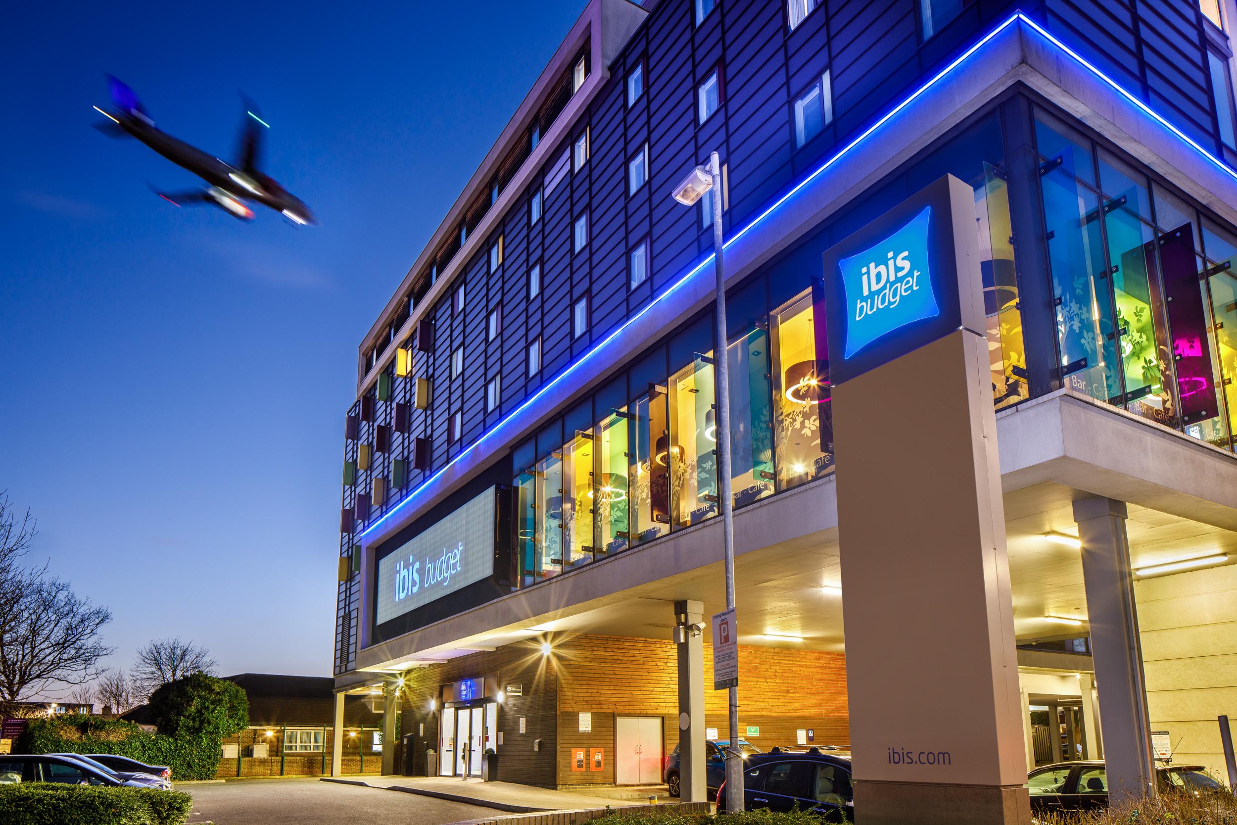 Ibis Budget London Heathrow Central Cranford 외부 사진