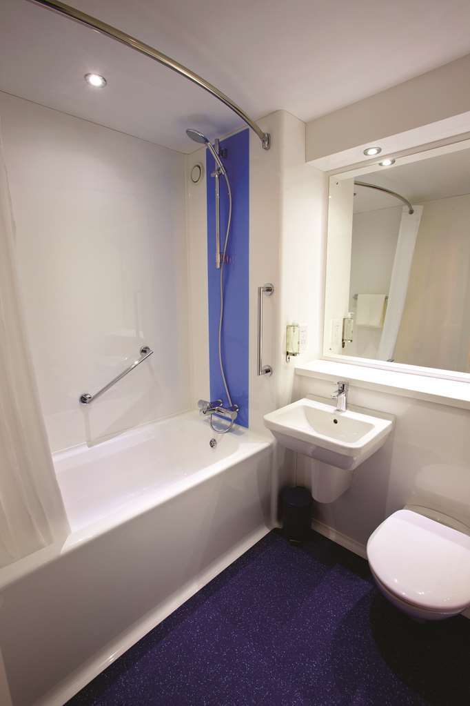 Ibis Budget London Heathrow Central Cranford 객실 사진