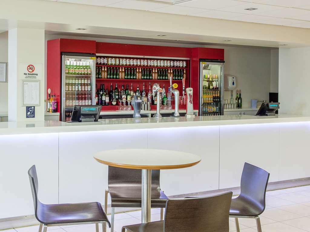 Ibis Budget London Heathrow Central Cranford 레스토랑 사진